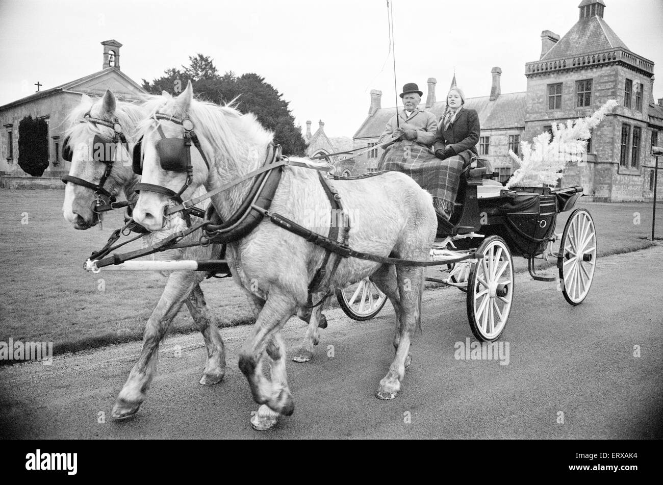 Coach and Horses, utilisé pour battre le manque de carburant à Walton Hall, Walton, Wellesbourne, Warwickshire, le mercredi 12 décembre 1973. Banque D'Images