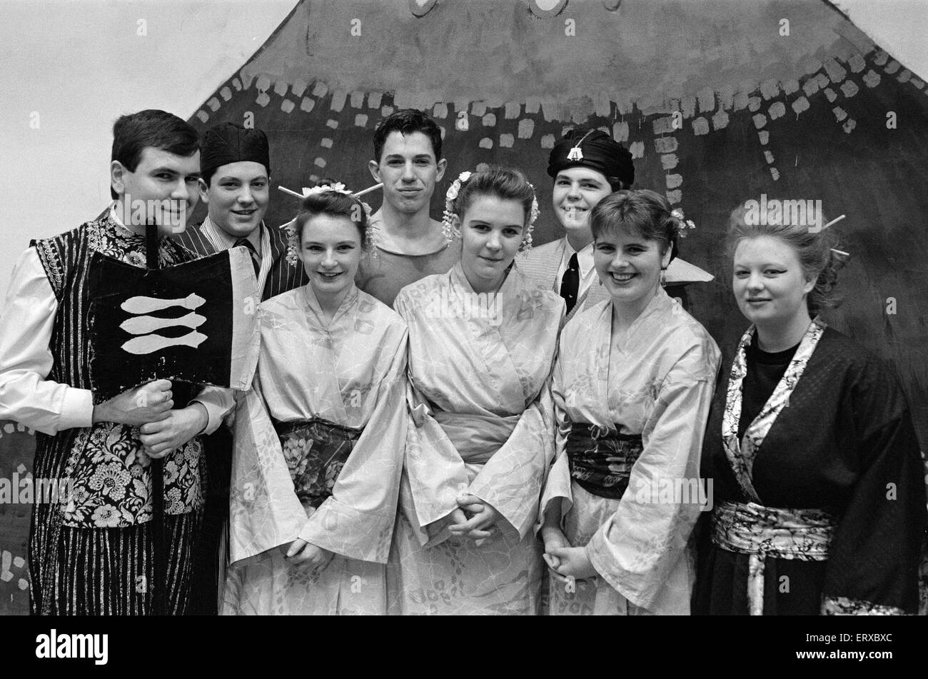 All Saints High School, Bradley présente la production finale de G&S Mikado. 11 décembre 1991. Banque D'Images