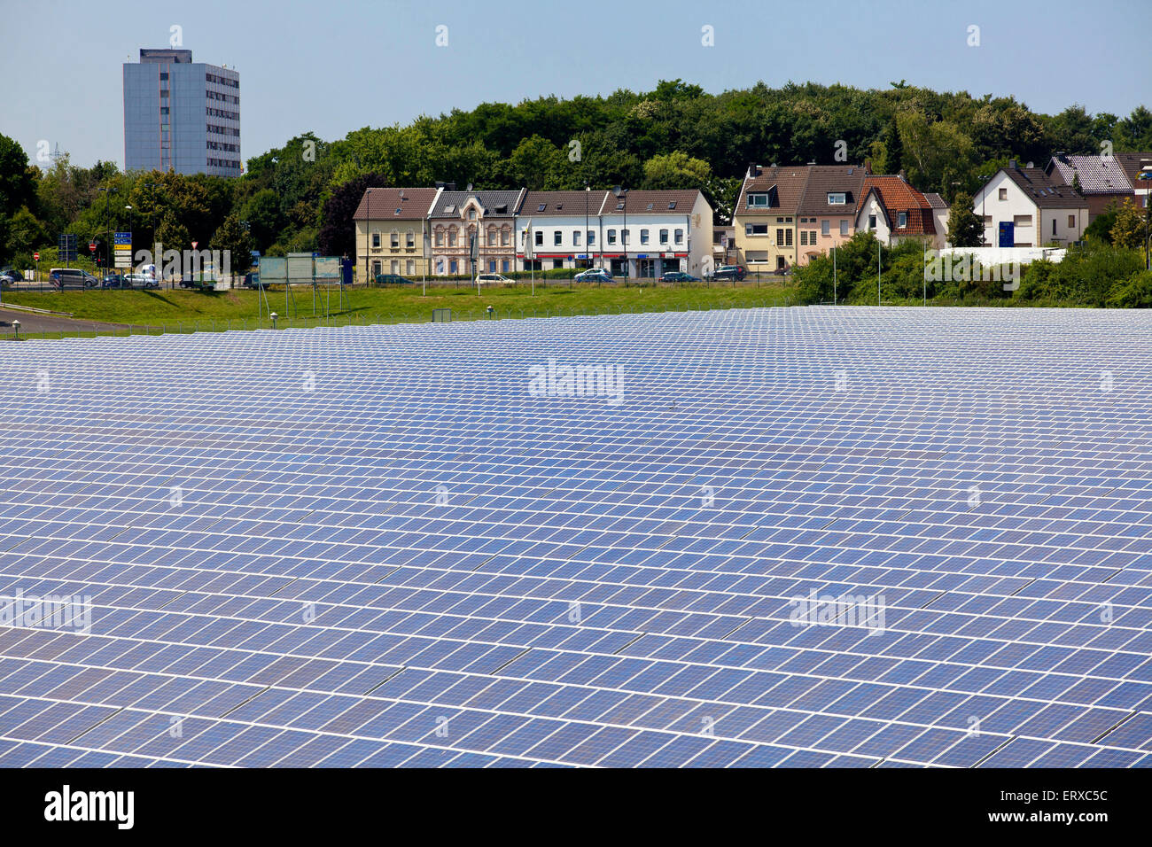 L'Europe, l'Allemagne, en Rhénanie du Nord-Westphalie, Troisdorf, parc solaire, Oberlar avec une superficie de 80.000 mètres carrés, l'usine est l'une o Banque D'Images