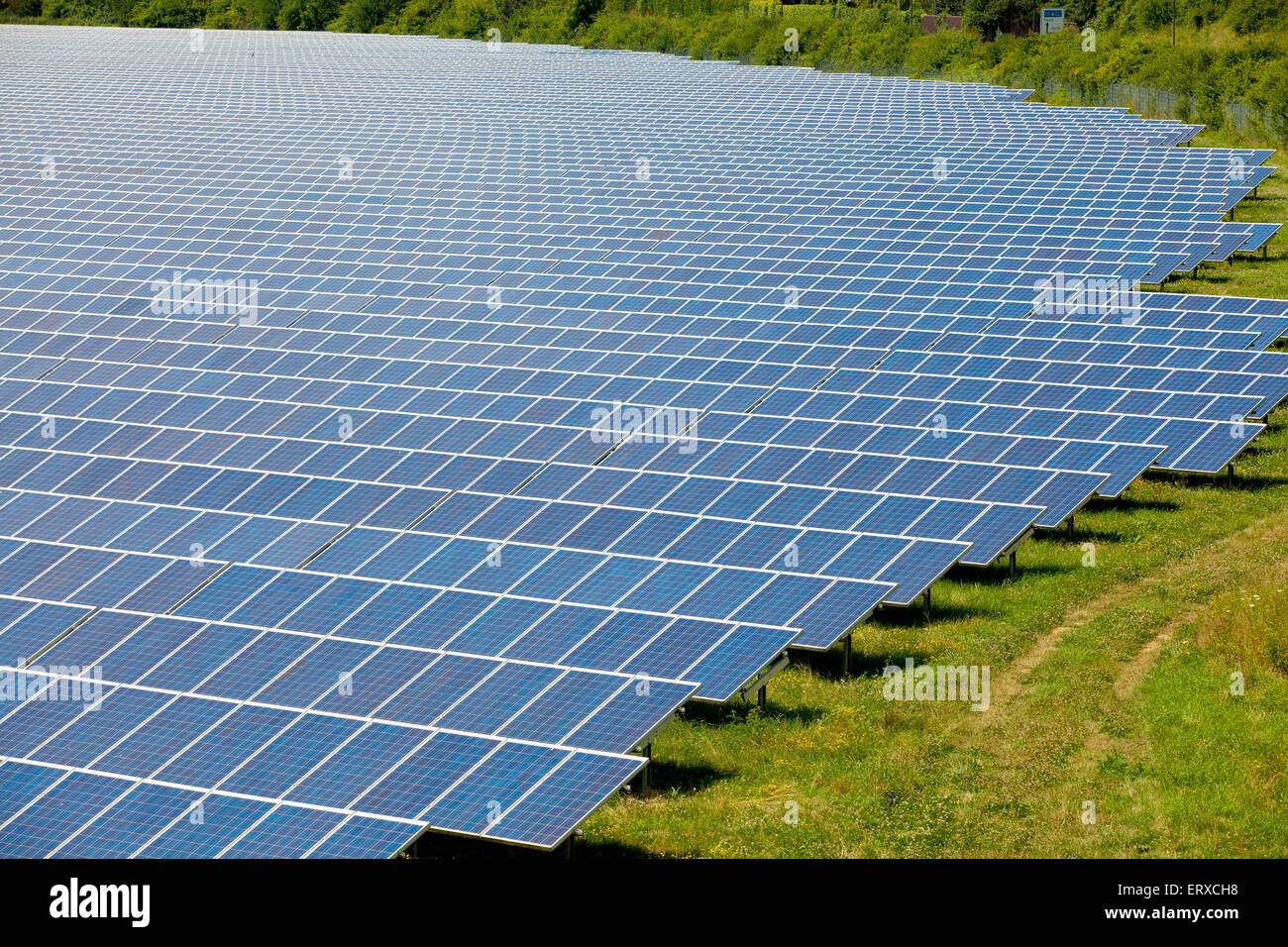 L'Europe, l'Allemagne, en Rhénanie du Nord-Westphalie, Troisdorf, parc solaire, Oberlar avec une superficie de 80.000 mètres carrés, l'usine est l'une o Banque D'Images