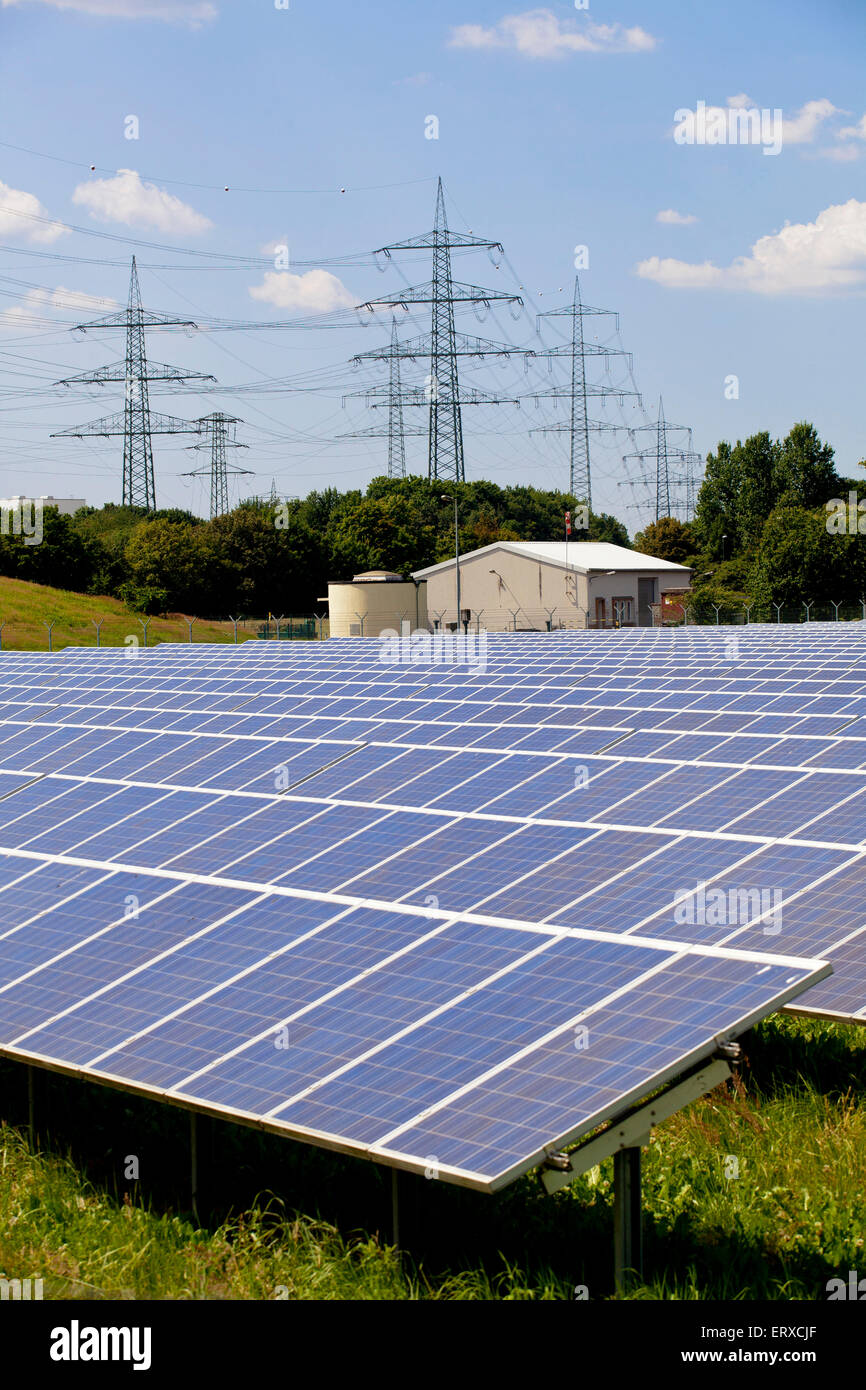 L'Europe, l'Allemagne, en Rhénanie du Nord-Westphalie, Troisdorf, parc solaire, Oberlar avec une superficie de 80.000 mètres carrés, l'usine est l'une o Banque D'Images