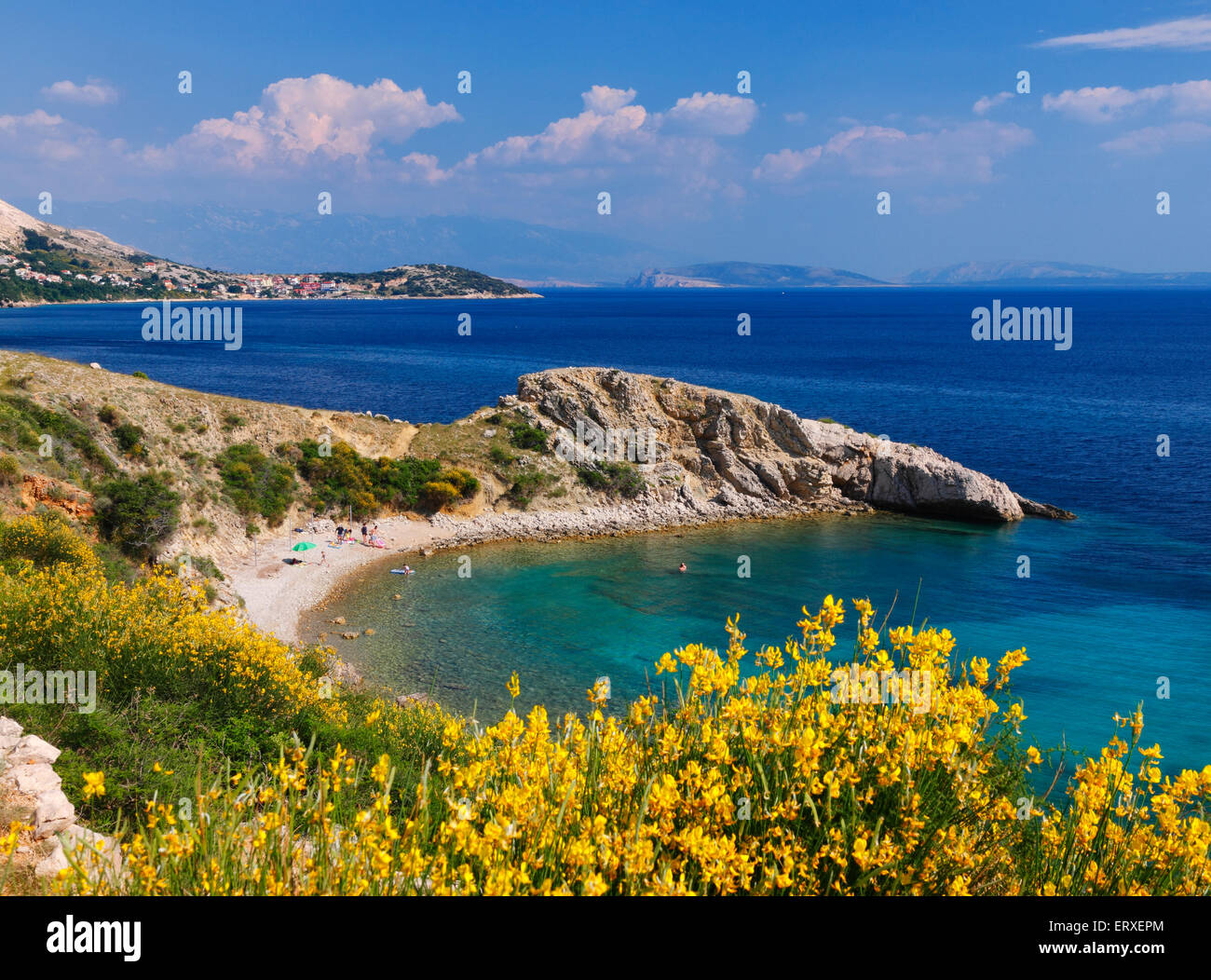 Belle plage sur l'île de Krk en Croatie. Banque D'Images