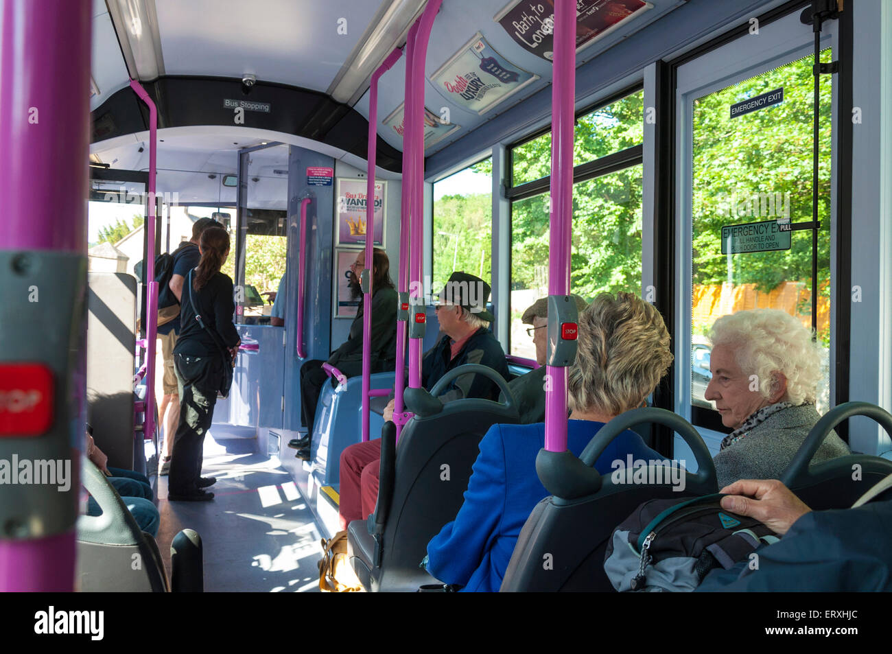 Les passagers à bord d'un autobus Firstgroup à Bath Somerset UK Banque D'Images