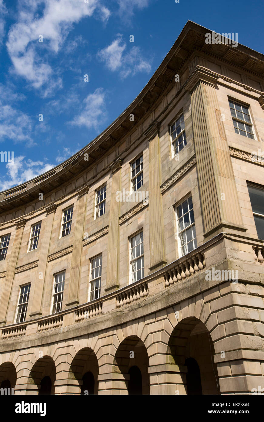 Royaume-uni, Angleterre, Derbyshire, Buxton, le croissant, l'emblématique bâtiment de l'époque spa pendant la restauration Banque D'Images