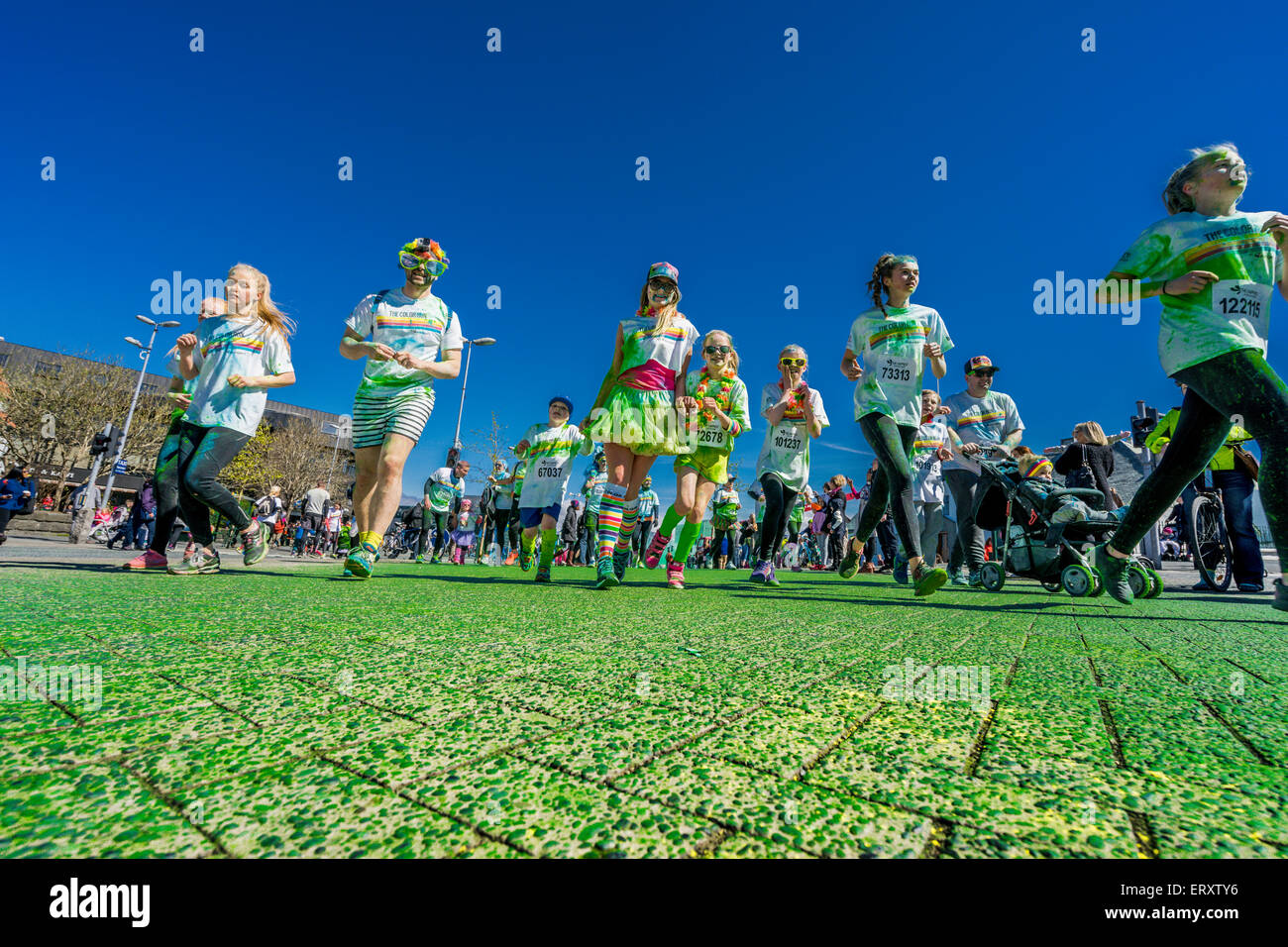 La Color Run, Reykjavik, Islande. 'Run 5k le plus heureux de la planète'. C'était la première couleur exécuter lieu en Islande, le 6 juin 2015 Banque D'Images