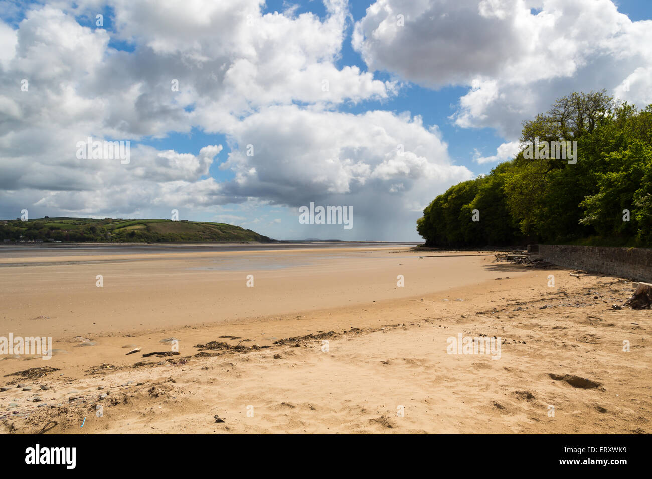 Llansteffan un village situé sur l'estuaire de la rivière Tywi Carmarthenshire Wales UK Banque D'Images