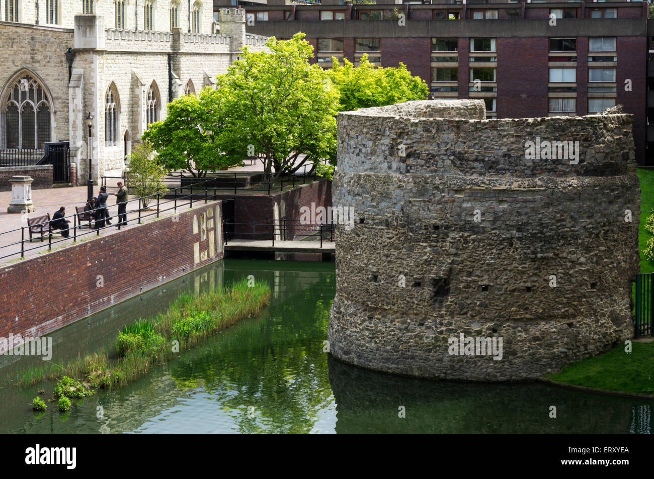 Un treizième siècle bastion sur London wall préservés dans le Barbican. Banque D'Images