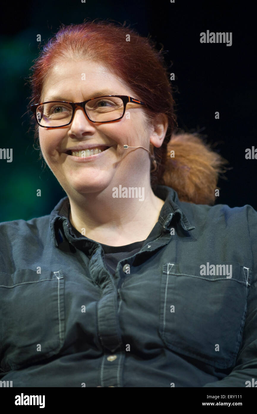 Sally Wainwright scénariste parlant sur scène à Hay Festival 2015 Banque D'Images