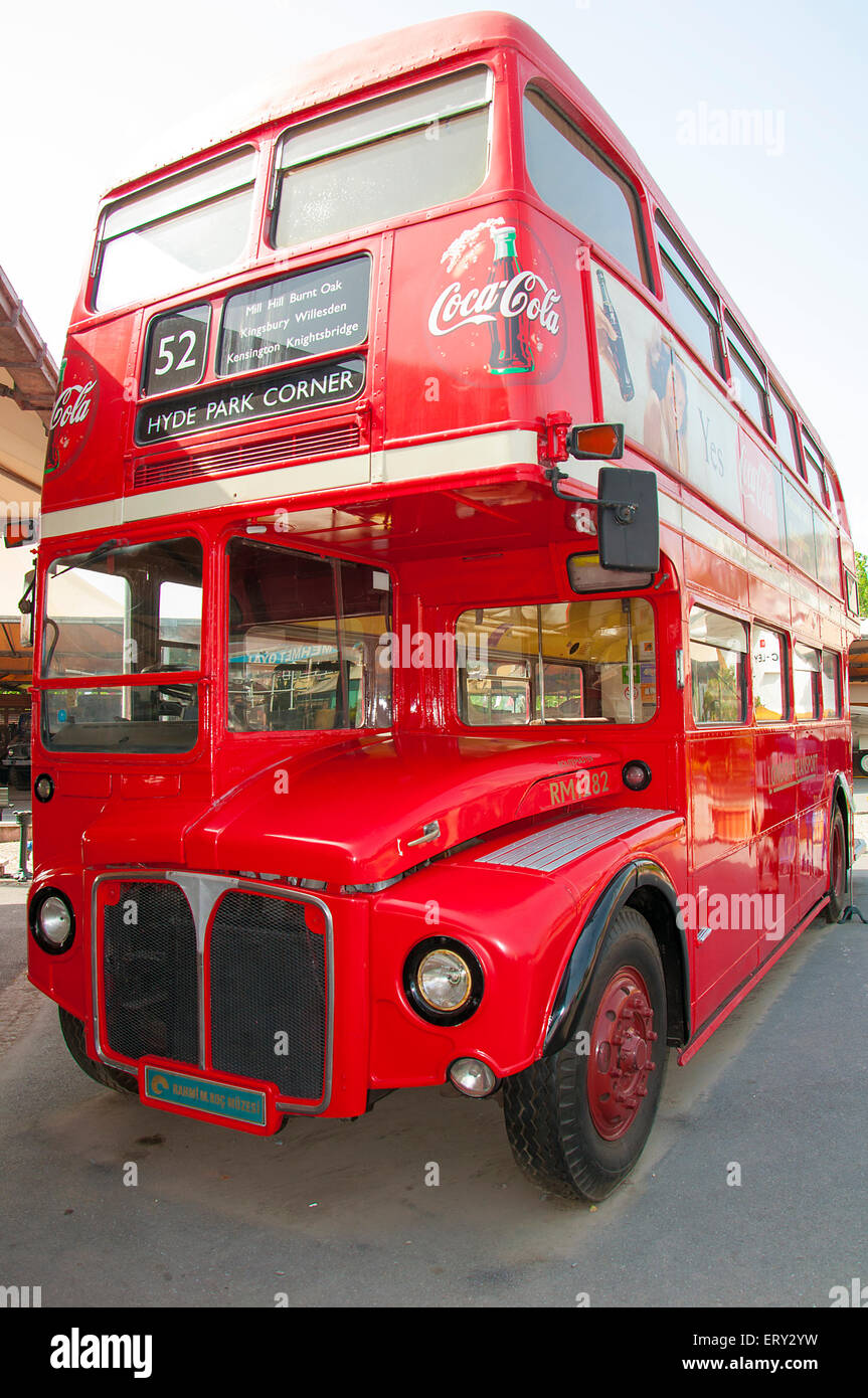 Istanbul 18 Mai : un vieux bus rouge de la KOC Rahmi M Museum le 18 mai 2015 à Istanbul, Turquie Banque D'Images