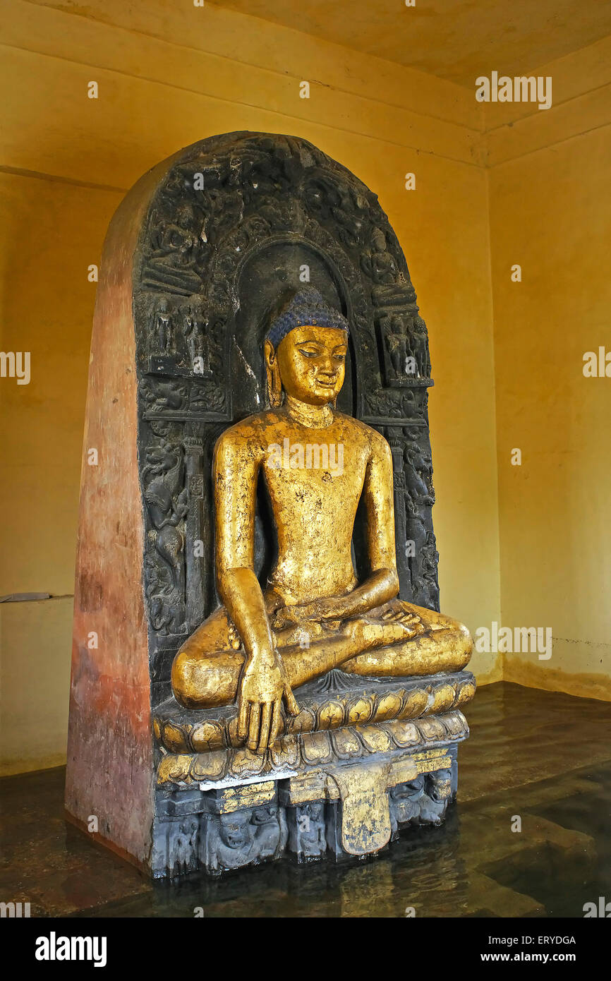 Statue de Gautam Bouddha dans Mathakura culte ; Bhumisparsha mudra bouddhique ; site ; Kushi Nagar Uttar Pradesh ; Inde ; Banque D'Images