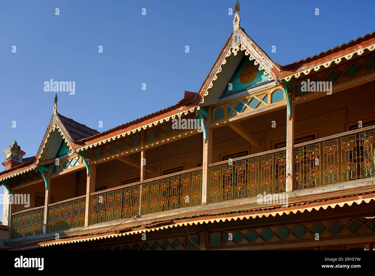 Ancienne maison couloir balcon , Mota Devaliya , Babra Taluka , quartier Amelli ; Saurashtra ; Gujarat ; Inde , Asie Banque D'Images
