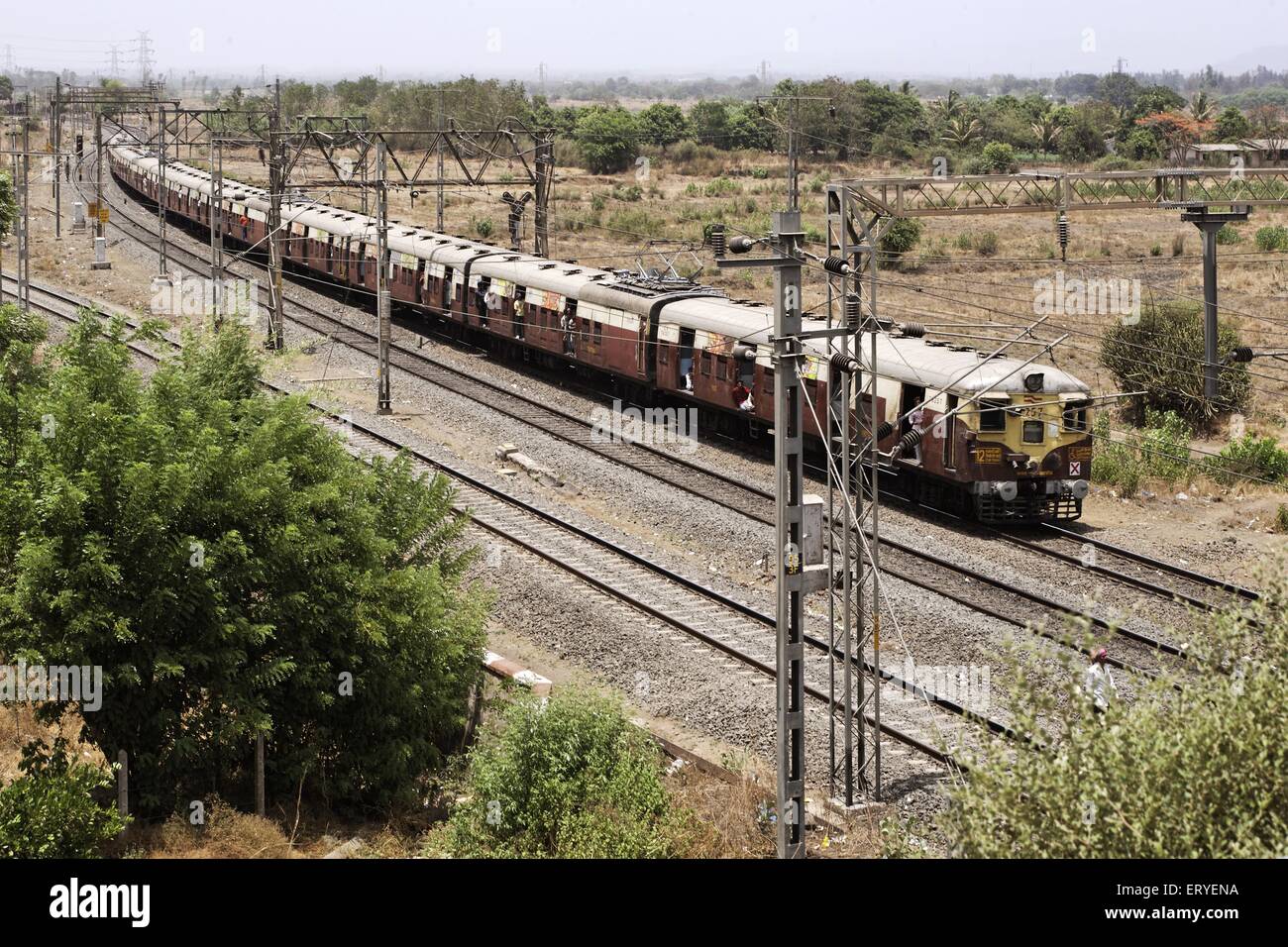 Mumbai Suburban Railway , local Suburban Electric train ; bombay , mumbai , Maharashtra ; Inde , asie Banque D'Images
