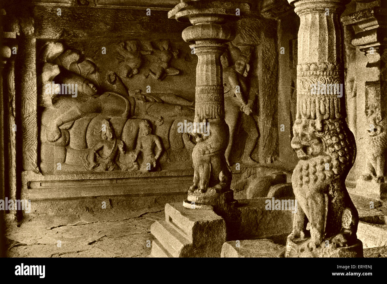 Ancienne image vintage 1900s Arjuna Pandavemahabalipuram ; Mahabalipuram Mamallapuram district Kanchipuram ; Tamil Nadu ; Inde Banque D'Images