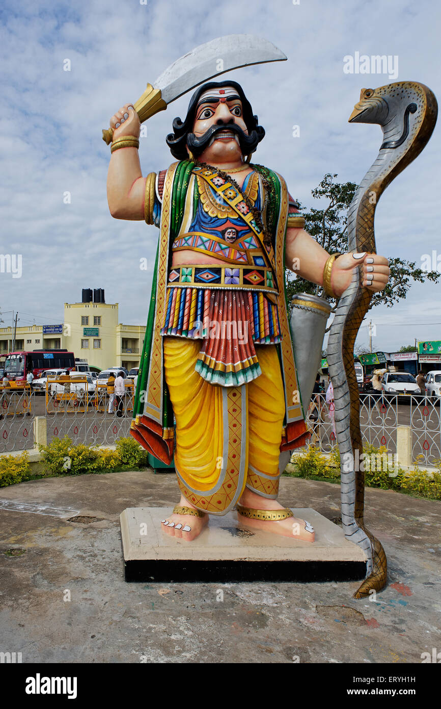 Statue du démon Mahishasura , Chamundi Hill , Mysore , Mysuru , Karnataka , Inde , Asie Banque D'Images