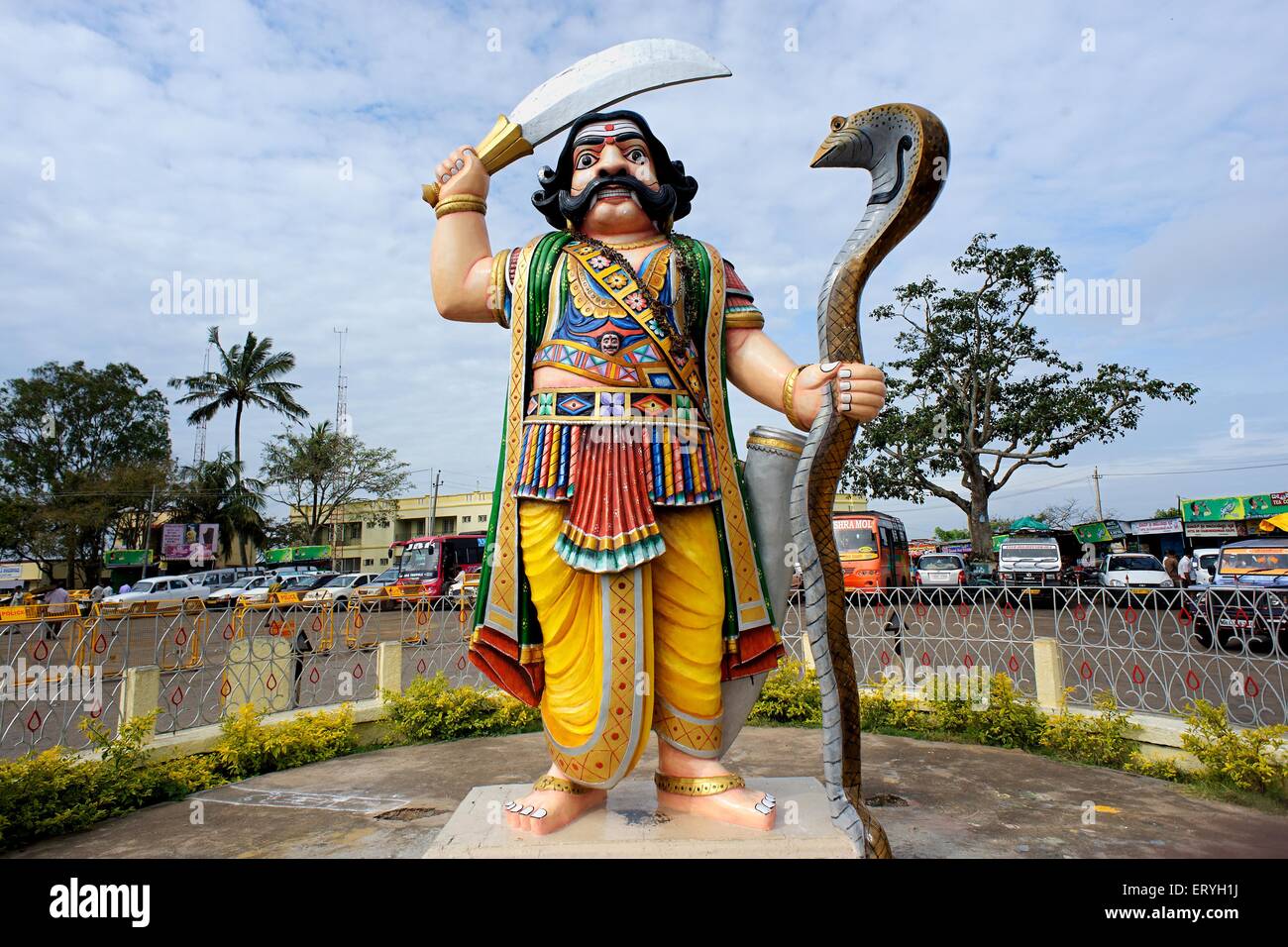 Statue du démon Mahishasura , Chamundi Hill , Mysore , Mysuru , Karnataka , Inde , Asie Banque D'Images