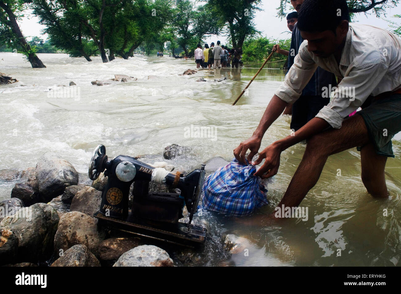 Les crues de la rivière Kosi en l'an 2008 qui a subi le plus souvent sous le seuil de pauvreté les gens dans Purniya ; district de Bihar en Inde ; Banque D'Images