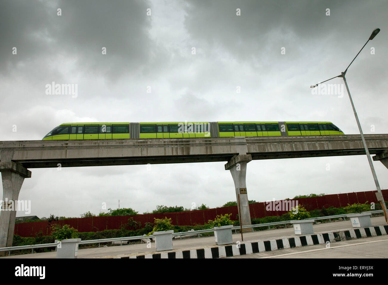 Autoroute de l'Est route Mumbai Maharashtra Inde monorail Wadala Asie Banque D'Images