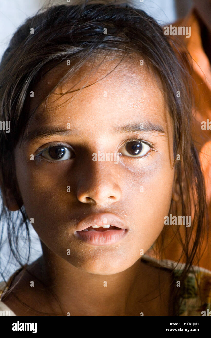 Visage de jeune fille à Malvani Malad de taudis ; ; ; Bombay Mumbai Maharashtra Inde ; PAS DE MR Banque D'Images