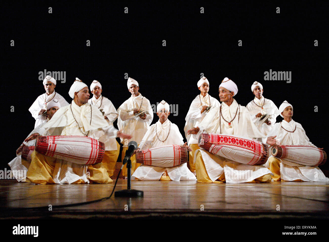 Gayan Bayan chanter et jouer des instruments de musique culture de Assam en Inde Banque D'Images