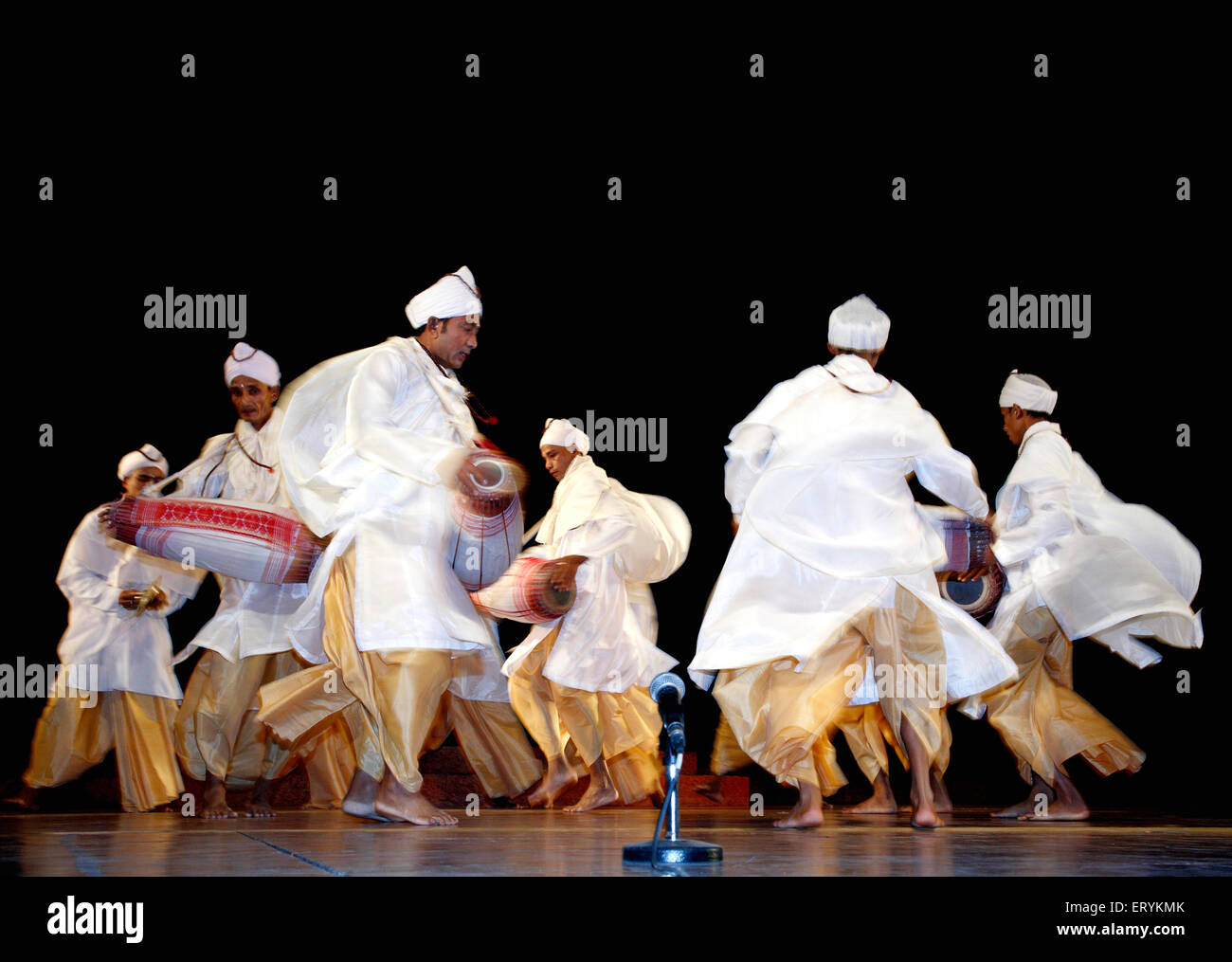 Gayan bayan chanter et jouer des instruments de musique de la culture de l'Assam en Inde ; PAS DE MR Banque D'Images