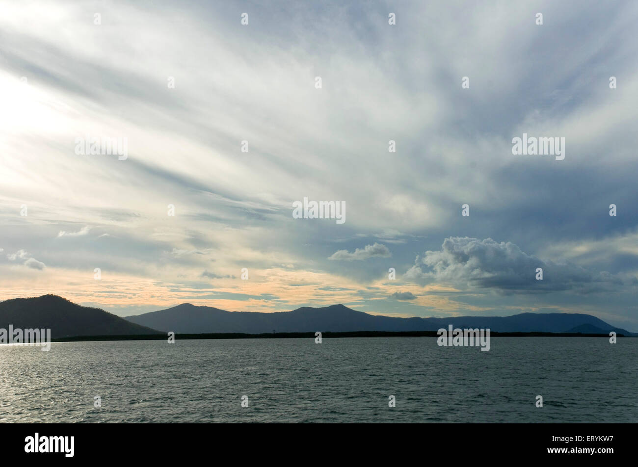 Cloudscape off port en direction de l'île Green ; ; ; Queensland Australie Cairns Banque D'Images