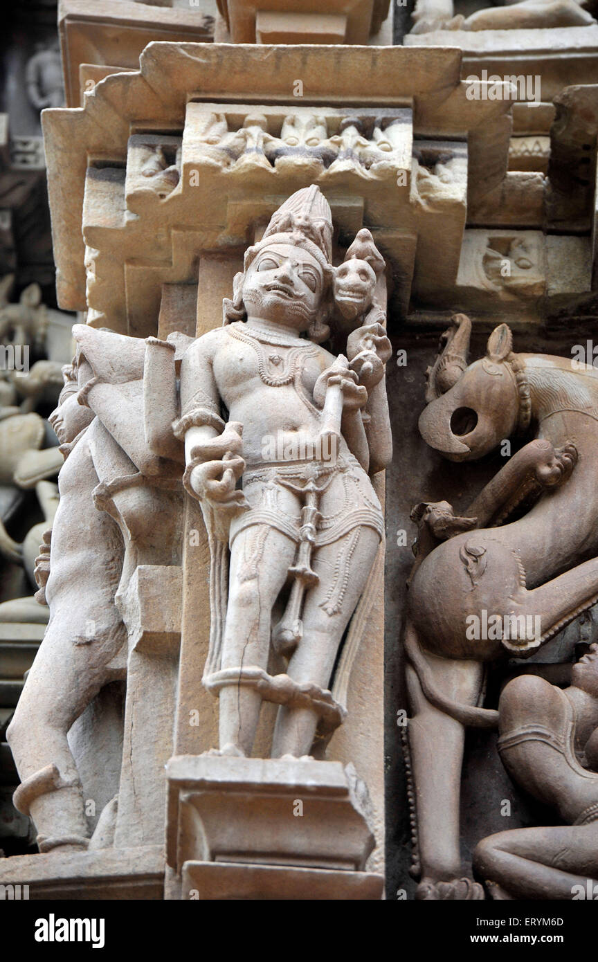 La mort de Dieu Yama dev au temple Kandariya Madhya Pradesh Inde Asie Banque D'Images