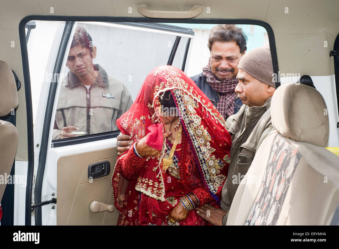 Fonction de mariage hindou vidaai Uttar Pradesh Inde Asie Banque D'Images
