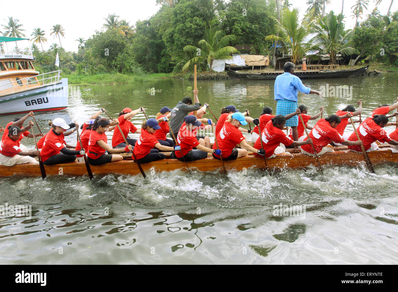 Snake boat race sur le lac punnamada Alleppey Alappuzha ; ; ; ; Inde Kerala Banque D'Images