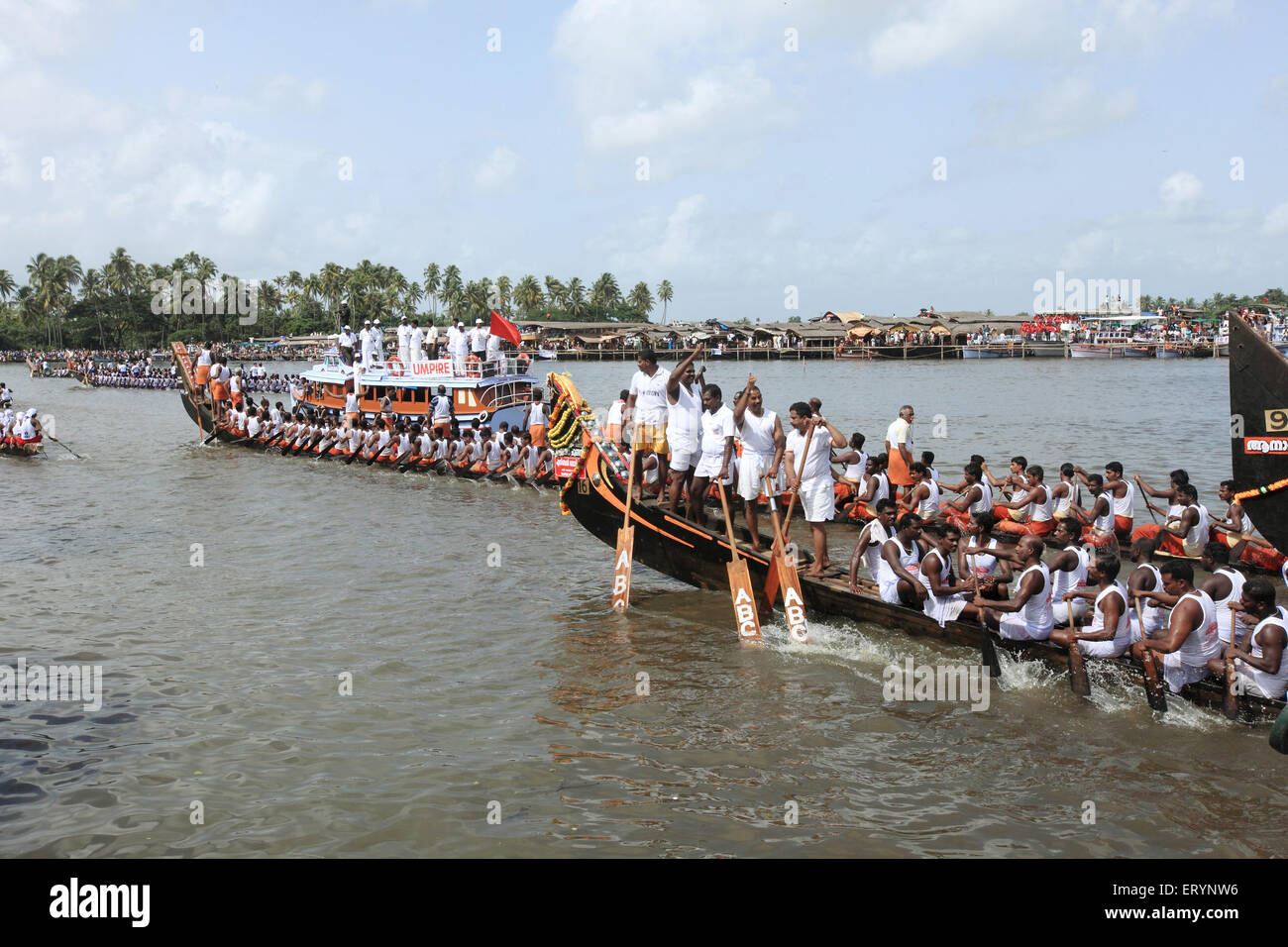 Snake boat race sur le lac punnamada Alleppey Alappuzha ; ; ; ; Inde Kerala Banque D'Images