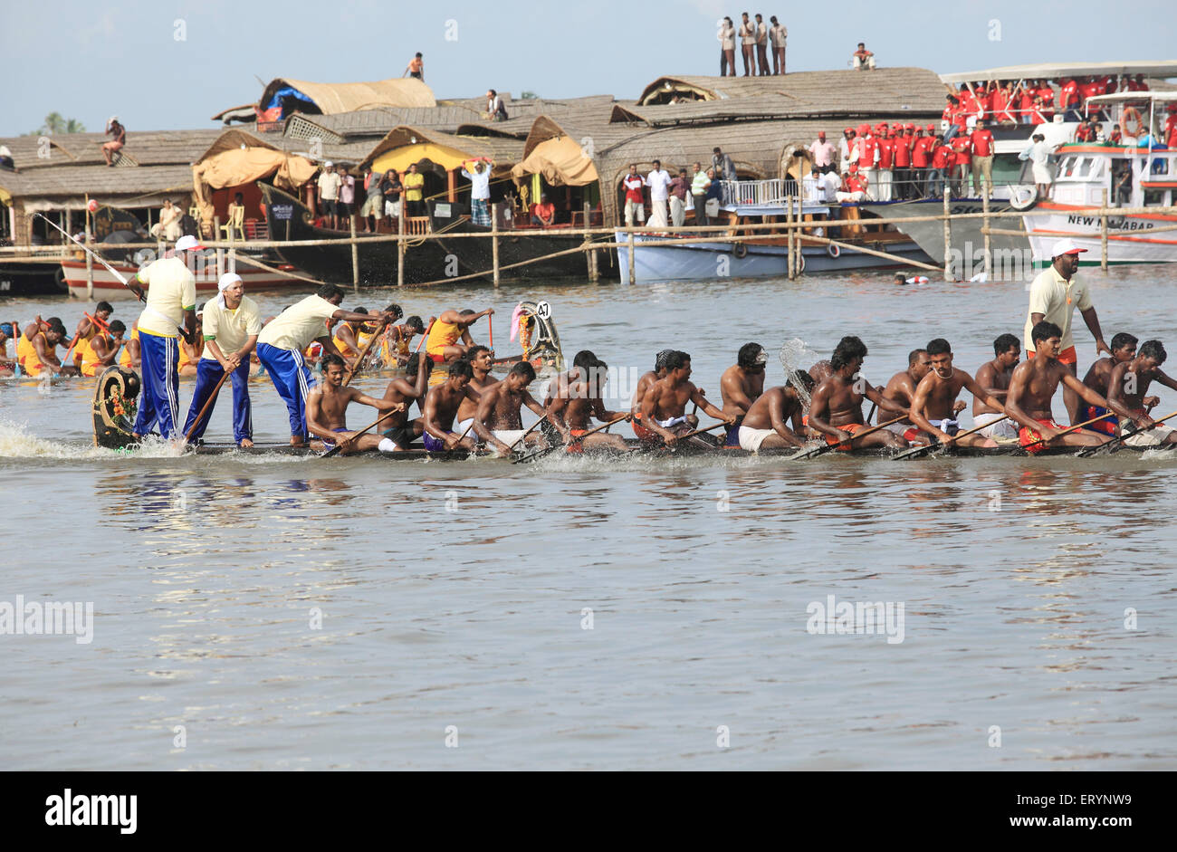 Snake boat race sur le lac punnamada Alleppey Alappuzha ; ; ; ; Inde Kerala NOMR Banque D'Images