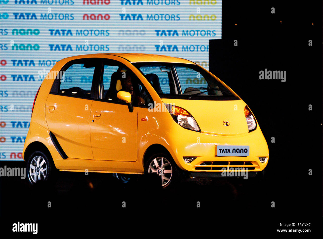 Nano voiture lancement afficher , moteur Tata , Tata Nano , voiture à hayon la moins chère, Bombay , Mumbai , Maharashtra , Inde , Asie Banque D'Images