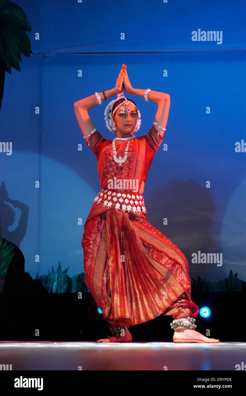 L'actrice indienne Bollywood fille Hema Malini Ahana Deol effectue l'odissi danse classique appelé Gauri Tandav Banque D'Images