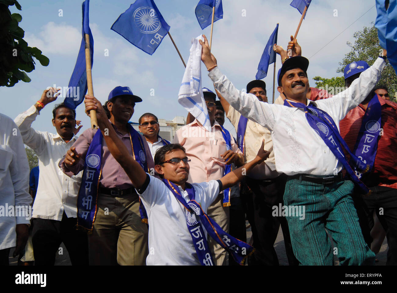 La communauté Dalit célèbre le verdict du massacre de la famille Dalit, Chembur, Bombay, Mumbai, Maharashtra, Inde Banque D'Images