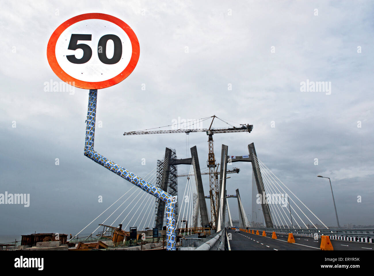 Commission, limite de vitesse sur le bandra worli sea link Rajiv Gandhi connu Bombay Mumbai Maharashtra ; ; ; l'Inde 29 juin 2009 Banque D'Images