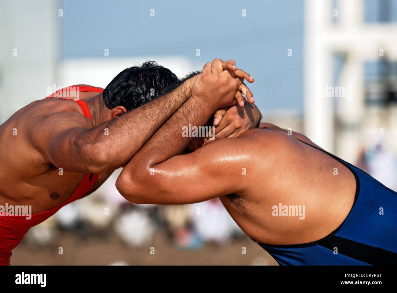 Lutte indienne , pehlwani , kushti , kushtee , koshti , pahlevani , malla yudddha , lutteurs , lutte , Nanded , Maharashtra , Inde , Asie Banque D'Images