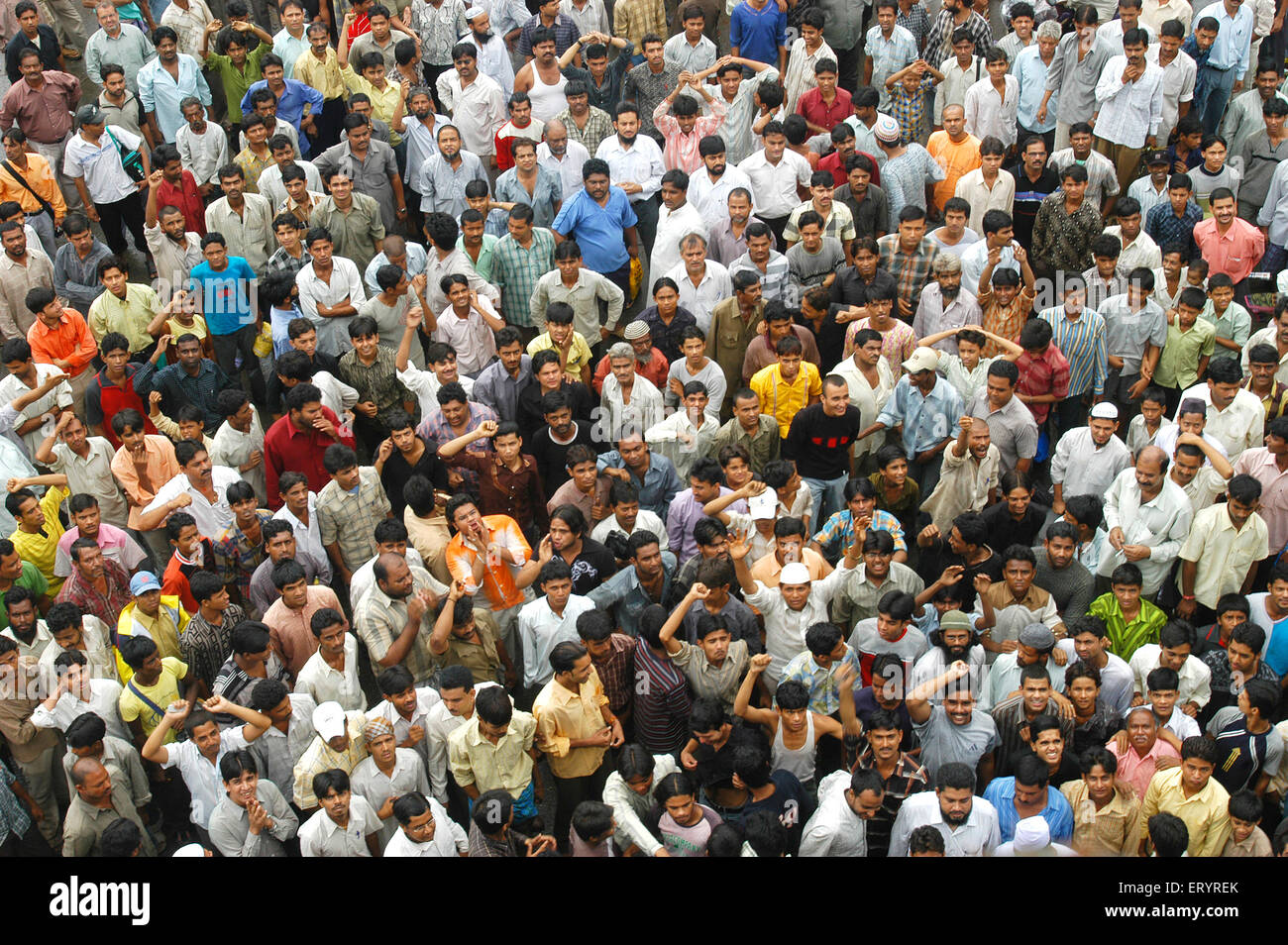 Les gens protestant contre la foule agitée, LBS Marg, Kurla, Bombay, Mumbai,Maharashtra, Inde, Asie, Asie, Indien Banque D'Images