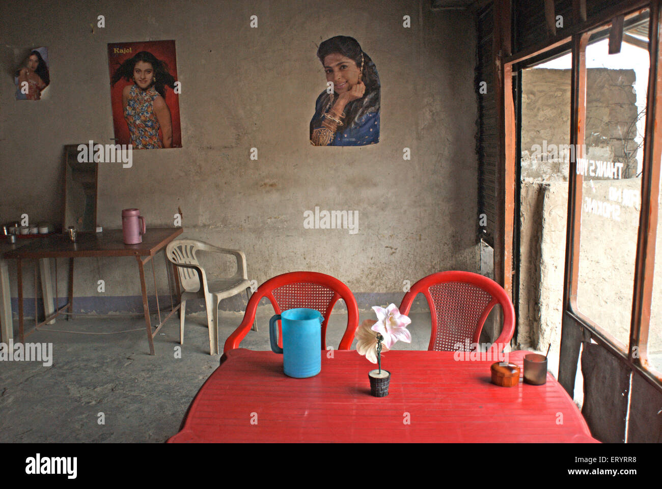 Affiches de l'actrice bollywood dans le restaurant , Leh , Ladakh , Jammu-et-Cachemire , Inde , Asie Banque D'Images