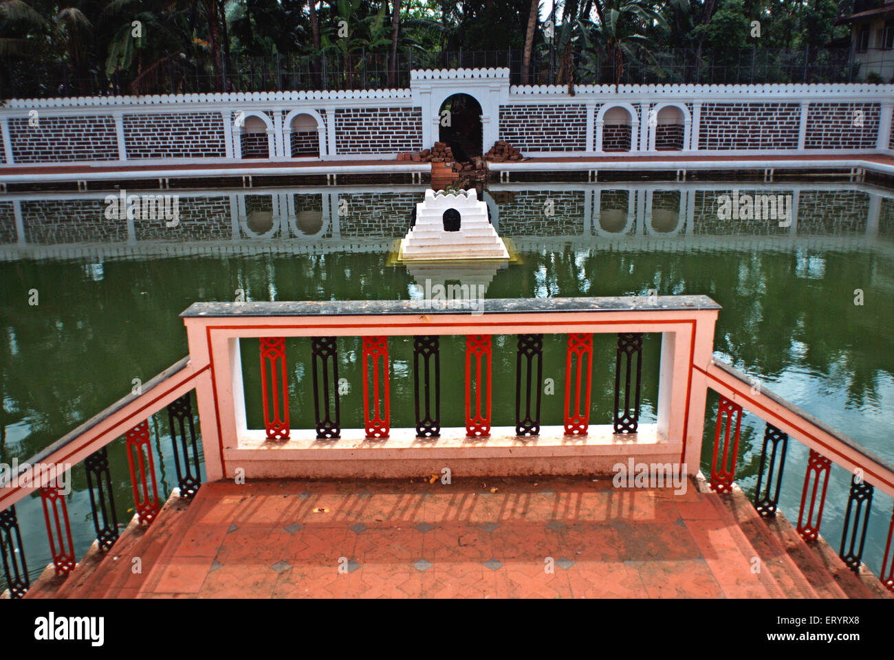 Mangesh temple étang ; Mangeshi , Ponda ; Goa ; Inde , Asie Banque D'Images