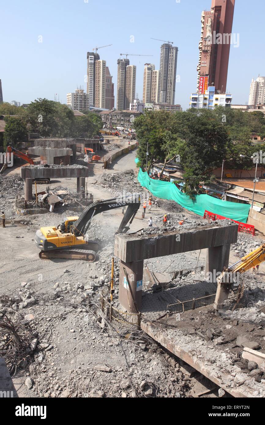 Sant dnyaneshwar flyover démolies à lalbaug ; Bombay Mumbai Maharashtra ; Inde ; Banque D'Images