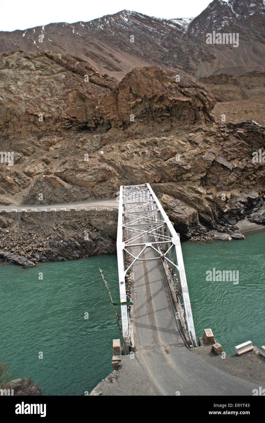 Pont sur l'indus, reliant la route de kargil leh Ladakh ; ; ; Jammu-et-Cachemire en Inde 9 Avril 2008 Banque D'Images