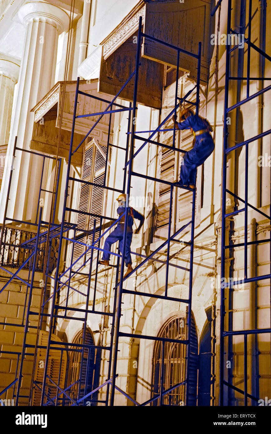 Les travailleurs qui travaillent sur l'hôtel de ville Bombay Mumbai Maharashtra ; Inde ; Banque D'Images