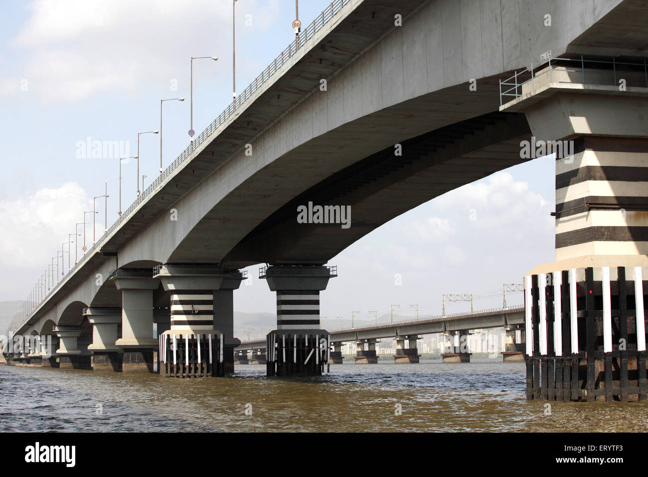 Ancien et nouveau , Pont de treillis Vashi , Pont de Thane Creek , Mankhurd , Vashi , Nouvelle Bombay , Navi Mumbai , Maharashtra , Inde , Asie Banque D'Images