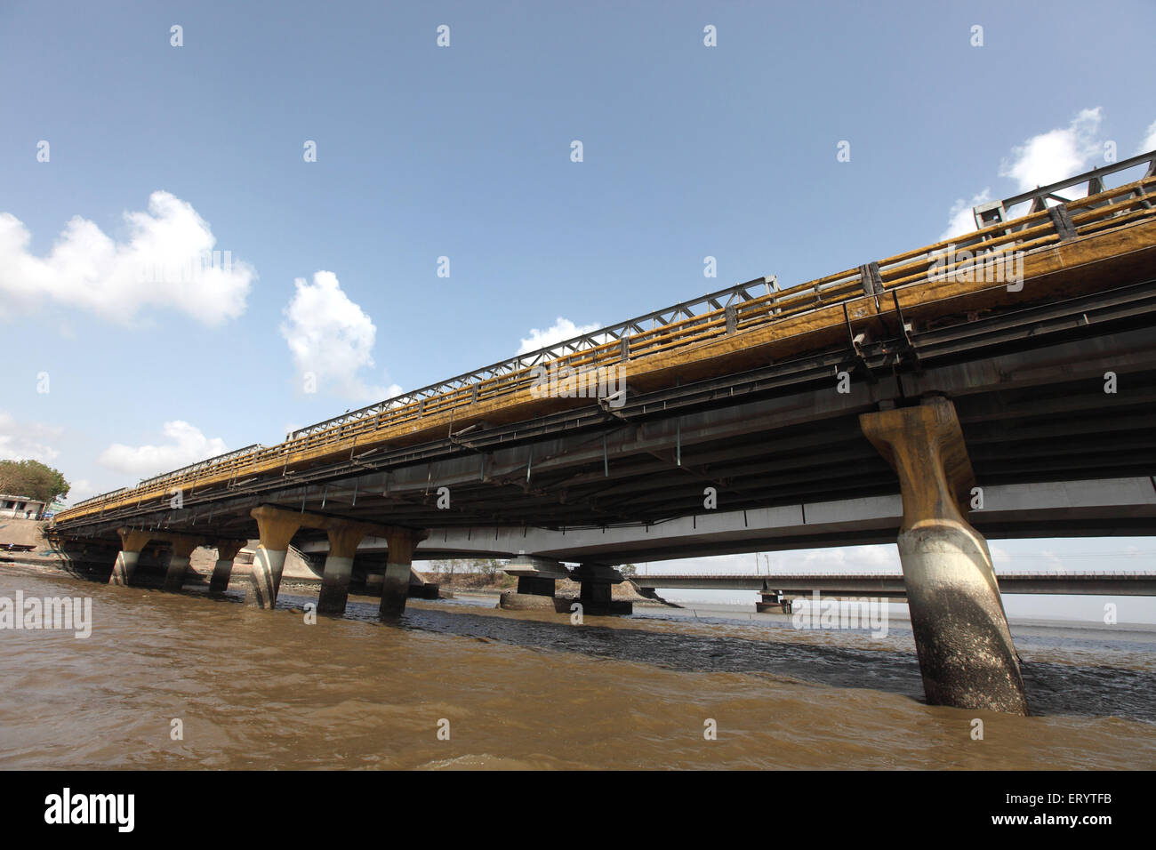 Ancien et nouveau , Pont de treillis Vashi , Pont de Thane Creek , Mankhurd , Vashi , Nouvelle Bombay , Navi Mumbai , Maharashtra , Inde , Asie Banque D'Images