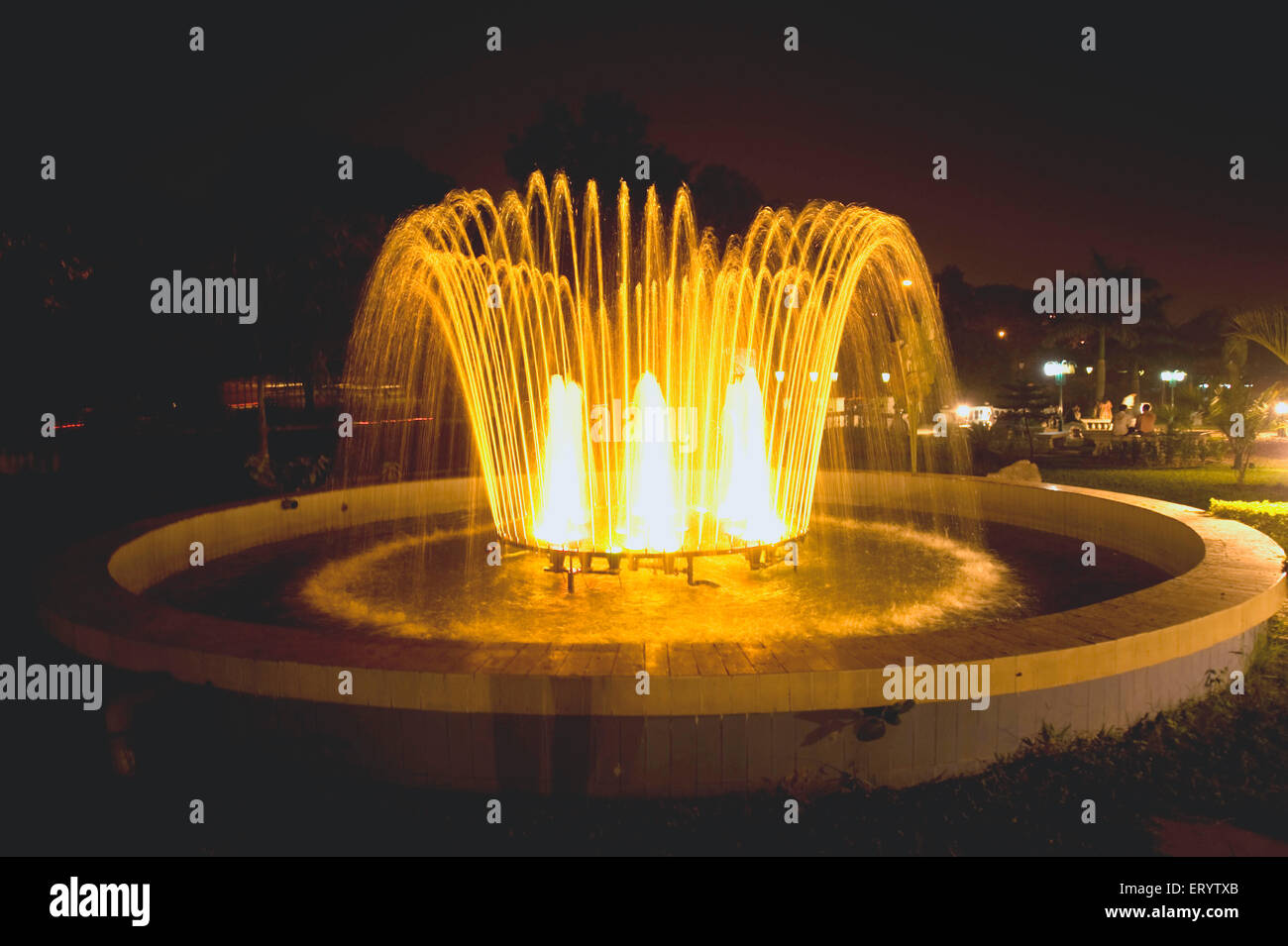 Éclairage de fontaine, Parc du citoyen, Mohor Kunja, Calcutta, Kolkata, Bengale occidental, Inde, Asie Banque D'Images