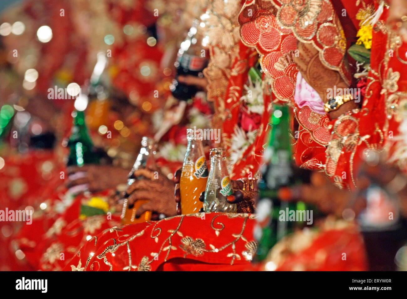 Boisson de la mariée indienne Dukes Mangola boisson aromatisée à la mangue commercialisée par PepsiCo en Inde , Bombay , Mumbai , Maharashtra , Inde , Asie Banque D'Images