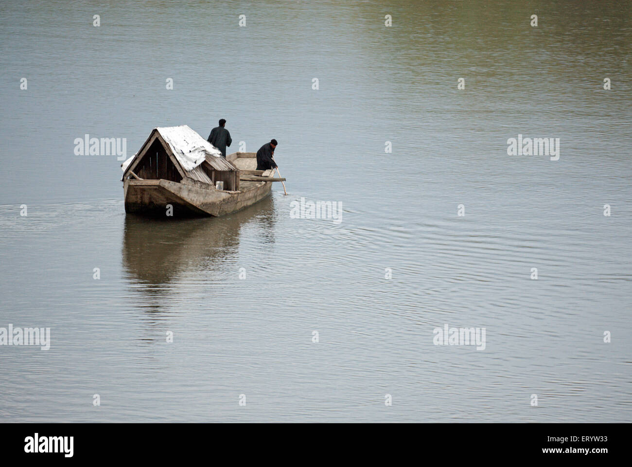 Bateau d'extraction de sable , Jhelum River , Sopore , Baramulla District , Jammu-et-Cachemire , Inde , Asie Banque D'Images