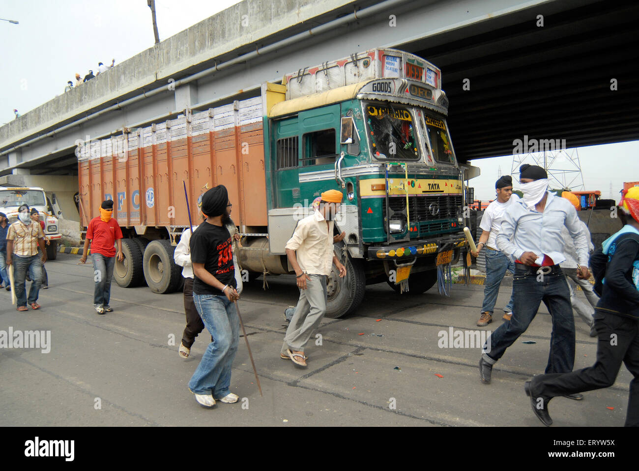 Les sikhs qui protestaient pour dera saccha sauda ; à Bombay Mumbai Mulund ; ; ; ; Maharashtra Inde NOMR Banque D'Images