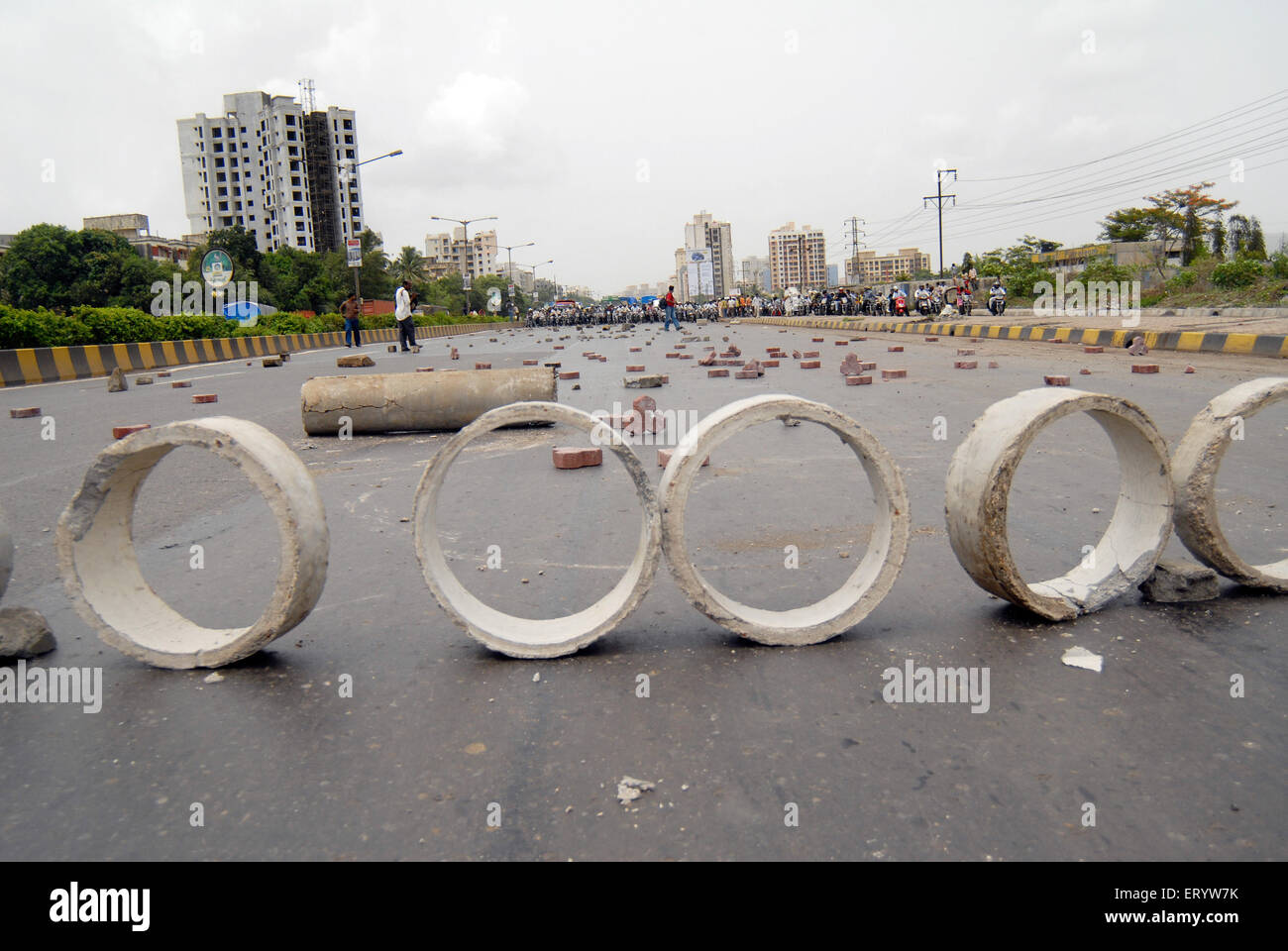 Les Sikhs de bloquer l'autoroute pour protester pour dera saccha sauda ; à Bombay Mumbai Mulund ; ; ; ; Maharashtra Inde Banque D'Images