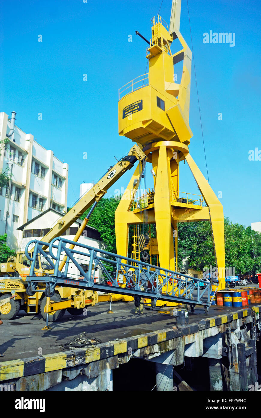 Grues de port Trust , Bombay , Mumbai , Maharashtra , Inde , Asie Banque D'Images