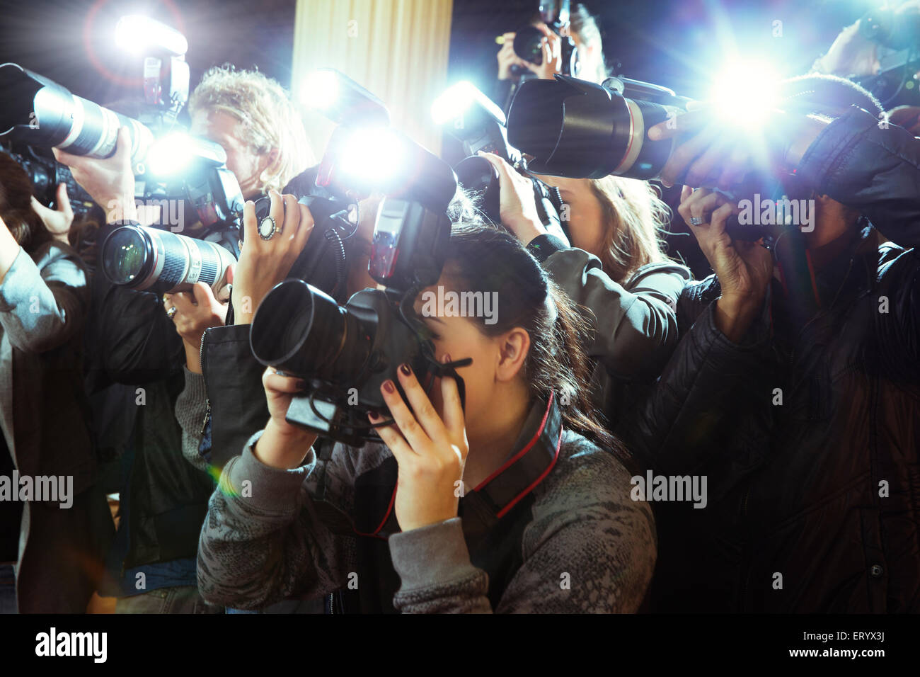 Paparazzi photographing event Banque D'Images